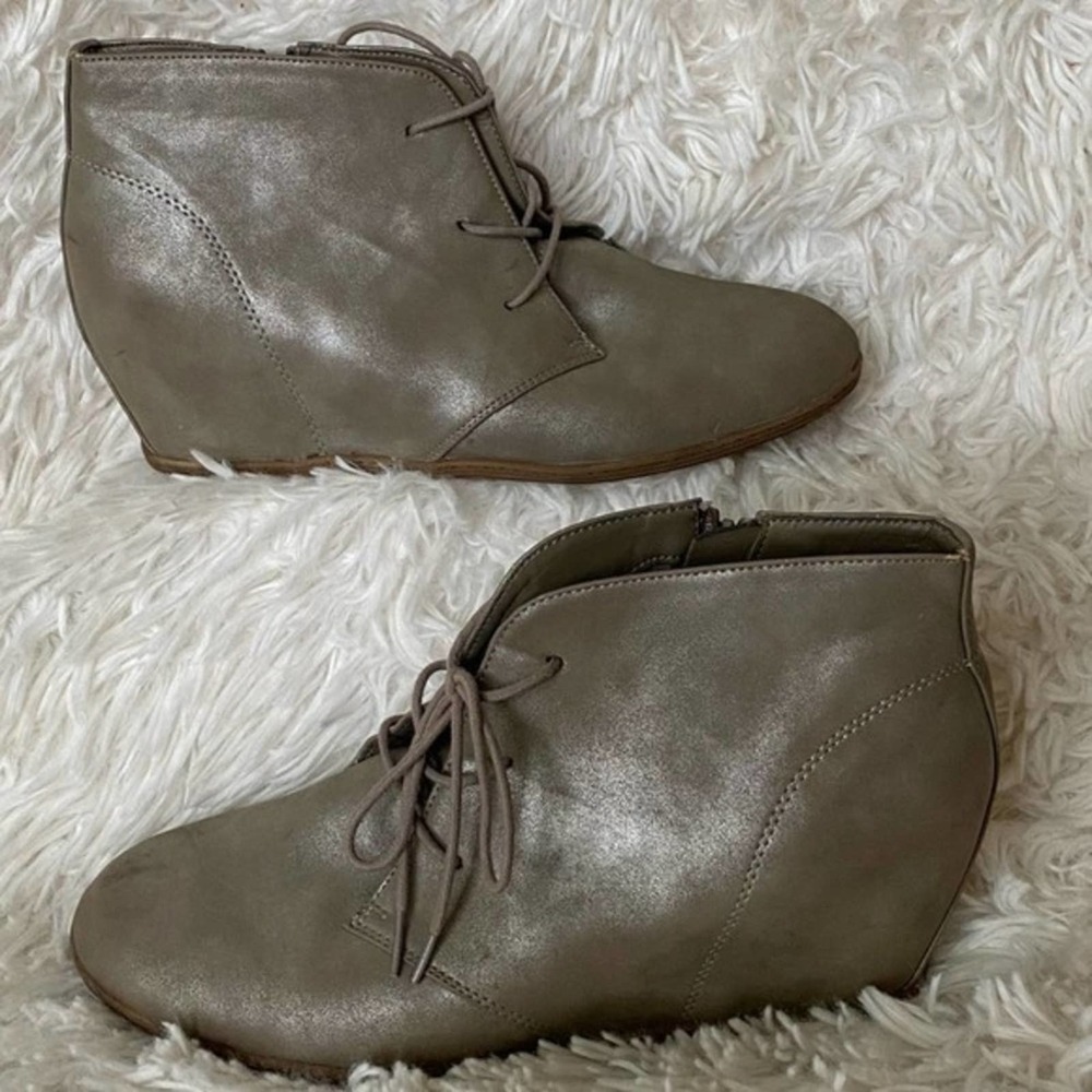 Dolce Vita Tin Flat Heel Ankle Bootie Size 9